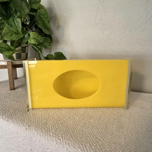 Vintage Midcentury Mod Yellow Acrylic and Clear Lucite Tissue Box Cover - Picture 2 of 16
